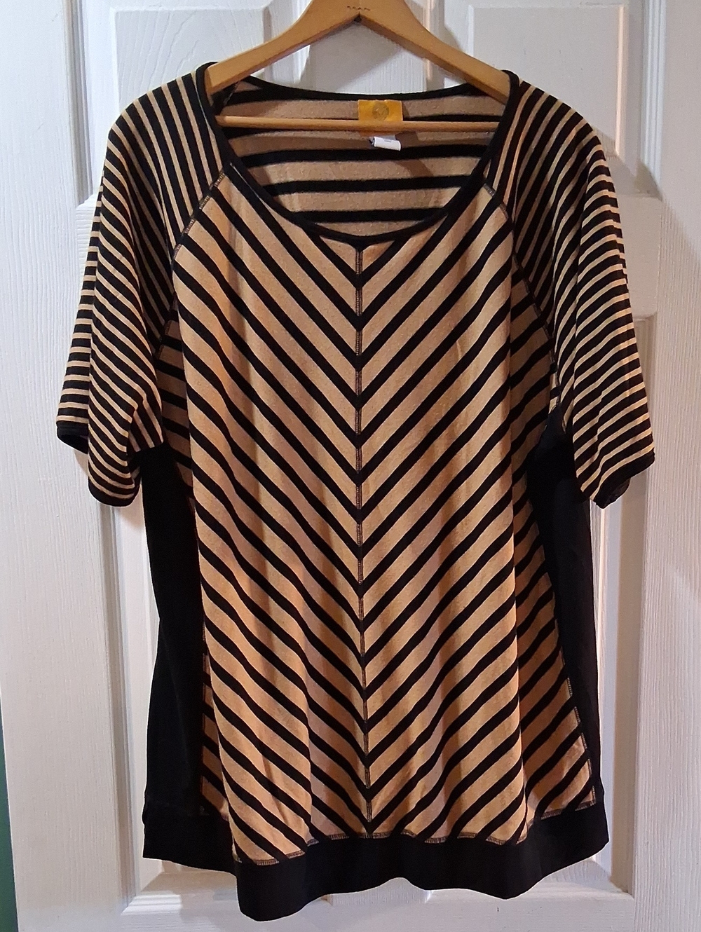 Ruby Rd. Tan and Black Chevron V-Neck Short Sleeve Top